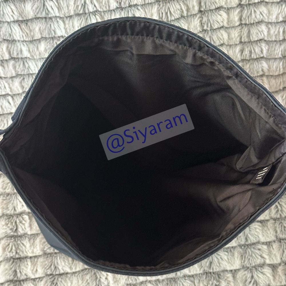 Prada sailing bag/ bucket bag/ gym bag / travel / Weekender bag - Picture 6 of 9